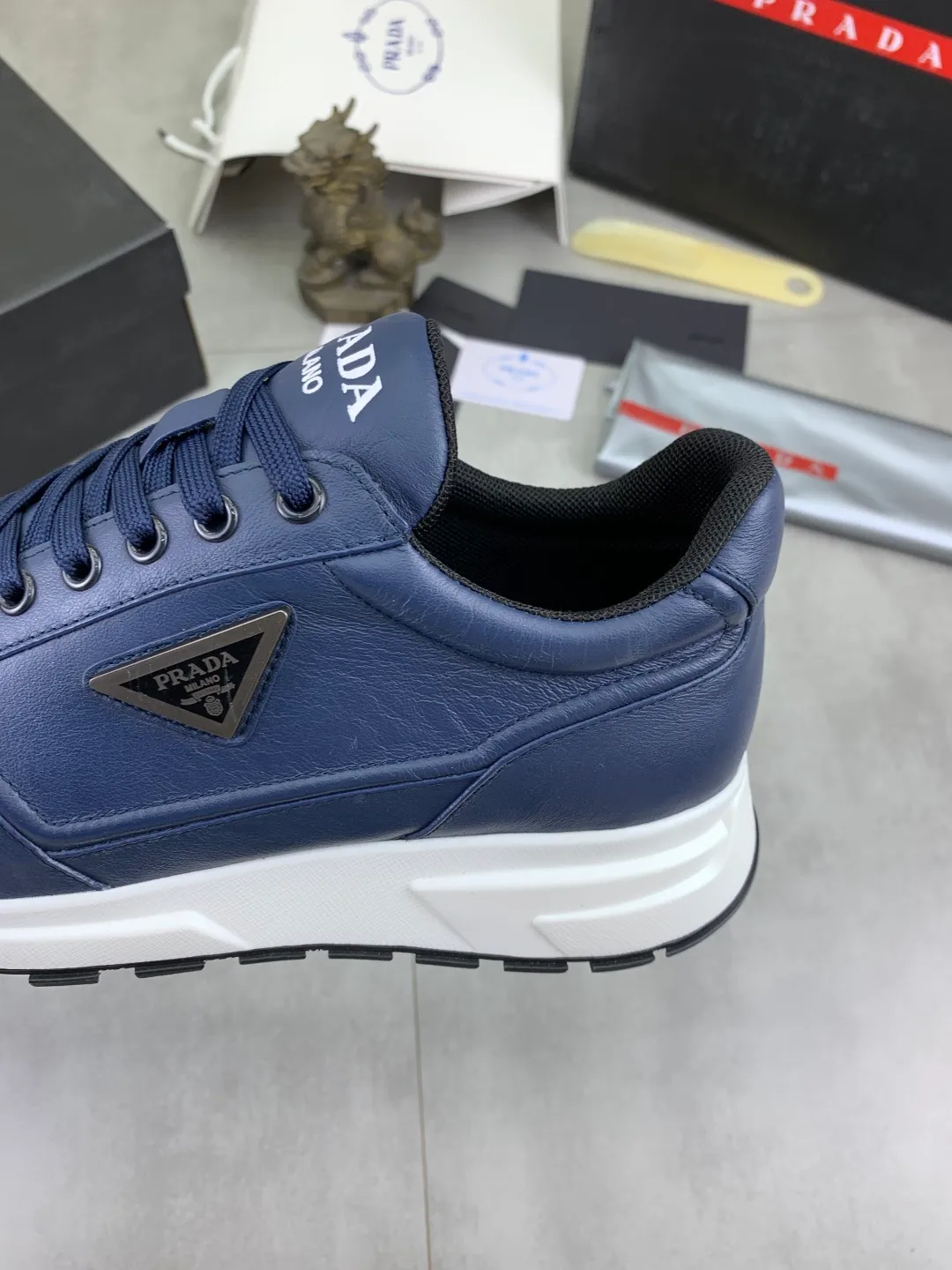 Men's men's shoes P600 💰[actual price] top quality, new popular models on the official website, timeless for a century, 🆘 The trendy brand (Prada) mainly promotes popular models, avant-garde and versatile fashionable men's shoes, privately molded, with cowhide splicing and 1:1 oil edge treatment... fashionable and simple, original imported cowhide with python skin, cowhide leather lining for feet; the atmosphere and personality are more fashionable, eye-catching and pursuing class. It will subvert the old idea and be a must-have for fashionistas who want to spend time with you! Must keep it! High-end comfortable and low-cost, high-end quality workmanship. Size: 38-45 4️⃣ colors available. full package